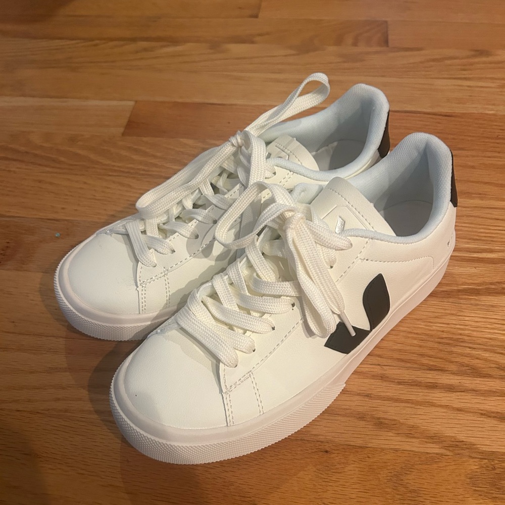 Men’s black and white Veja Sneakers